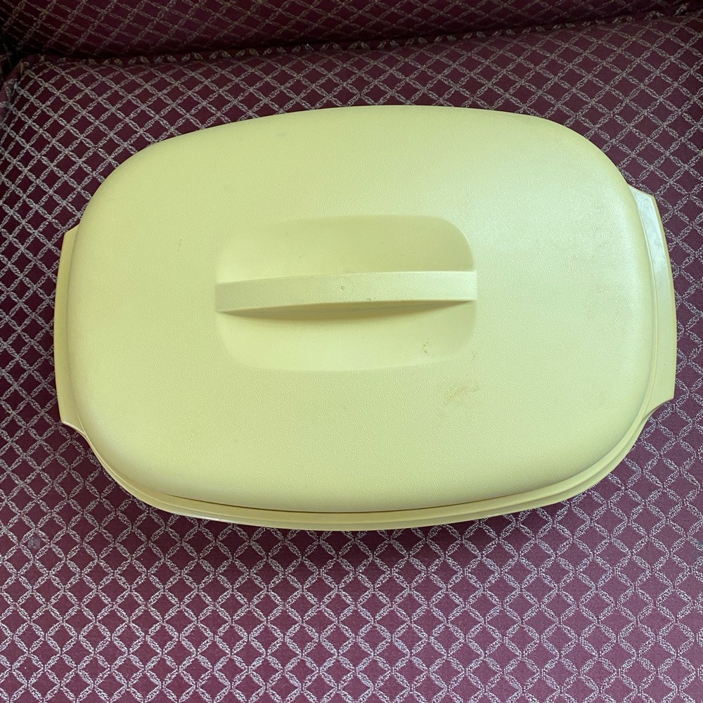 2 Set Tupperware 1-4 Pieces Microwave Steamer Gold, 1-3 Pieces Lunch Box Brown
